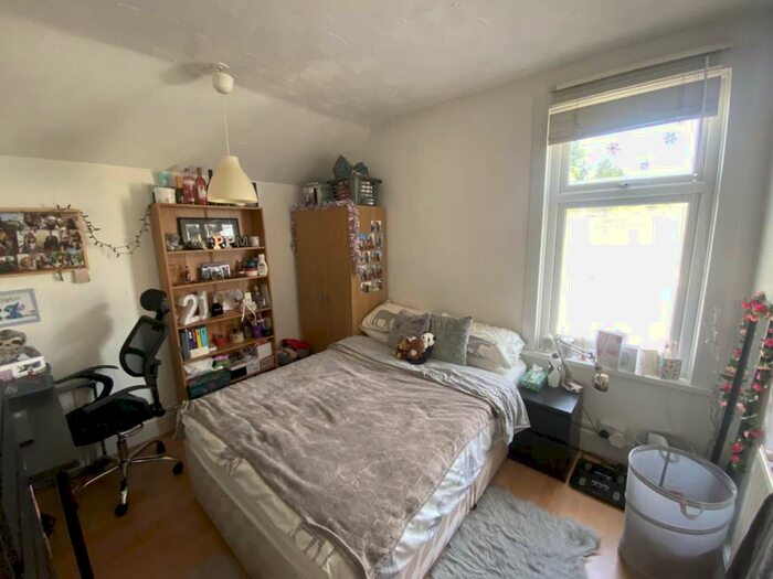 5 Bedroom House To Rent In Malefant Street, Cathays, CF24