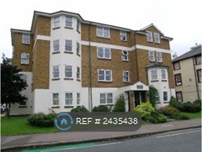 2 Bedroom Flat To Rent In Chatsworth House, Surbiton, KT6