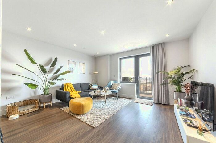 3 Bedroom Flat To Rent In Uncle Southall, Merrick Road, Southall, UB2