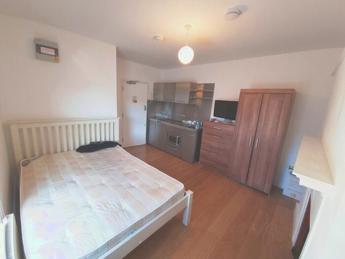 Studio To Rent In Courtyard House, Rotherhithe New Road, Surrey Quays, SE16