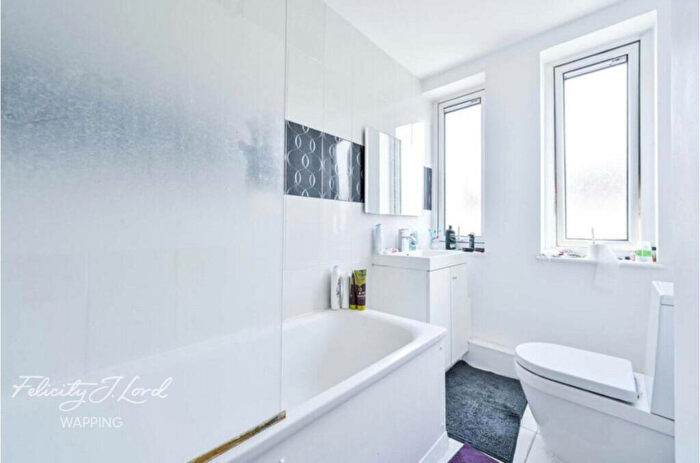 2 Bedroom Apartment To Rent In Commercial Road, London, E1