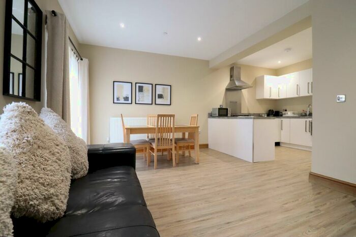 2 Bedroom Flat To Rent In Merthyr Road, Whitchurch, Cardiff, CF14