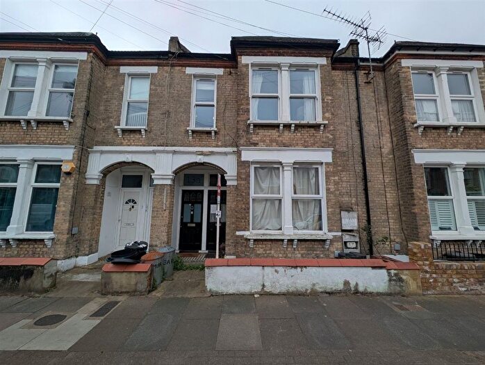 2 Bedroom Flat For Sale In Renmuir Street, London, SW17