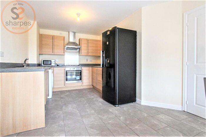 6 Bedroom House To Rent In Belhouse Avenue, Thurrock, East Of England, RM15