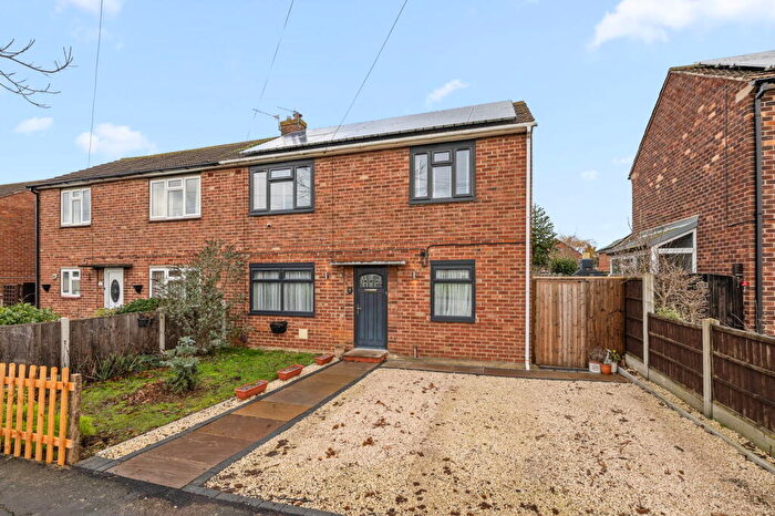 3 Bedroom Semi-Detached House For Sale In Princess Drive In Grantham, NG31