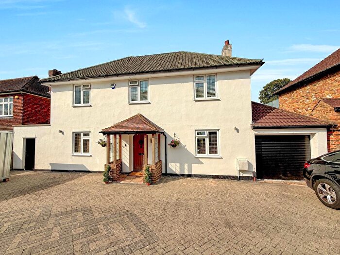 4 Bedroom Detached House For Sale In Manor Way, South Croydon, CR2