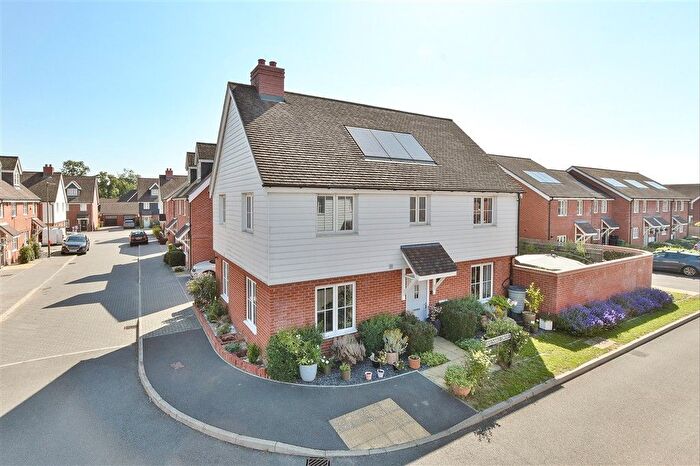 4 Bedroom Detached House For Sale In Maynard Drive, Horley, Surrey, RH6
