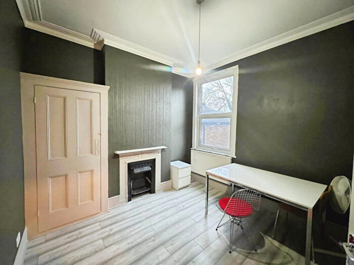3 Bedroom Flat To Rent In Romford Road, London, E7