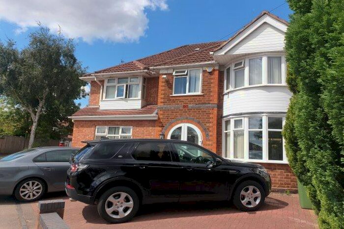 6 Bedroom Semi-Detached House To Rent In Lyndon Road, Solihull, B92