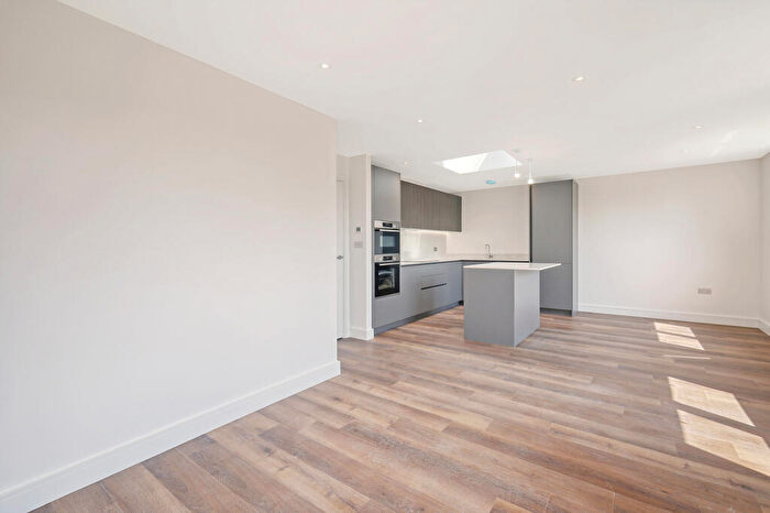 1 Bedroom Flat To Rent In Hillmount Court, St Marys Lane, RM14