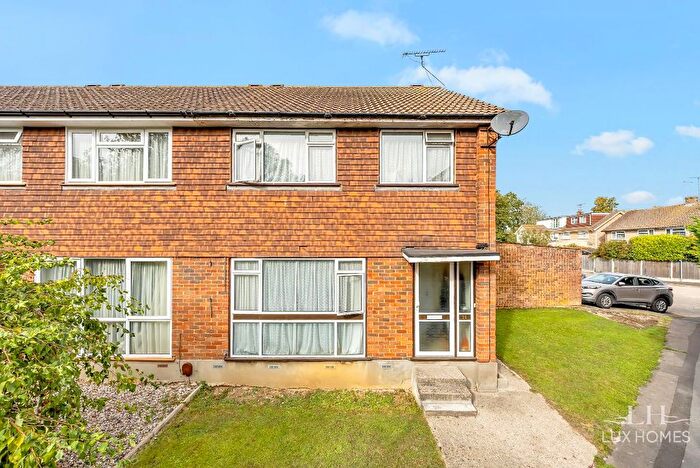 3 Bedroom End Of Terrace House For Sale In Rayleigh Road, Brentwood, CM13