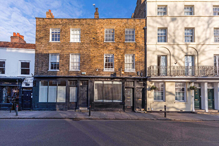2 Bedroom Apartment For Sale In High Street, Eton, SL4