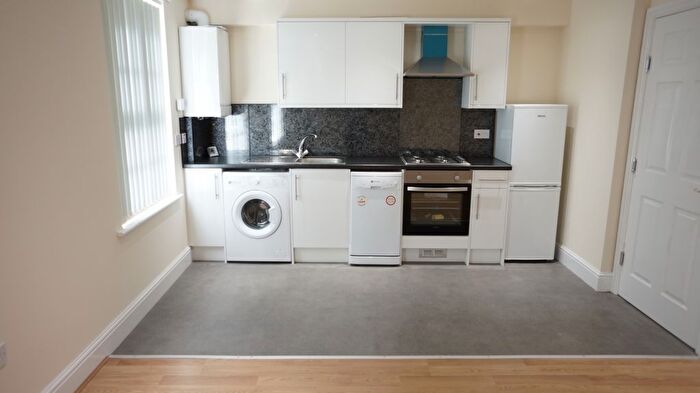 1 Bedroom Flat To Rent In Flat C, Harrow Road, W9