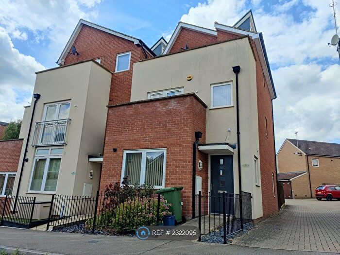 3 Bedroom End Of Terrace House To Rent In Sinatra Drive, Oxley Park, Milton Keynes, MK4