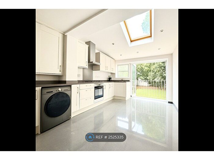 3 Bedroom Terraced House To Rent In Stanhope Road, London, N12