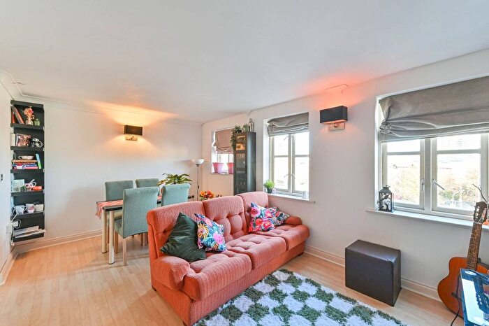 2 Bedroom Flat For Sale In Stockwell Green, Stockwell, London, SW9