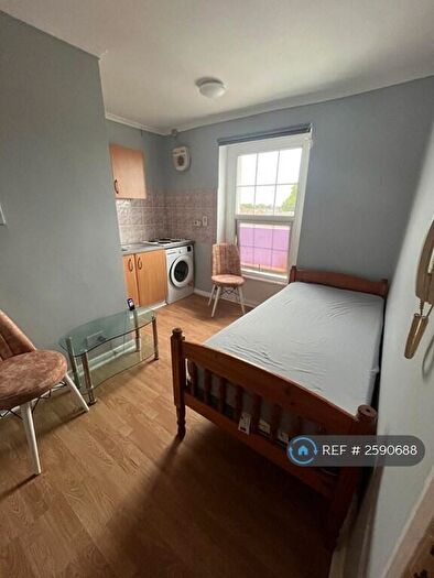 Studio To Rent In Kingsland High Street, London, E8