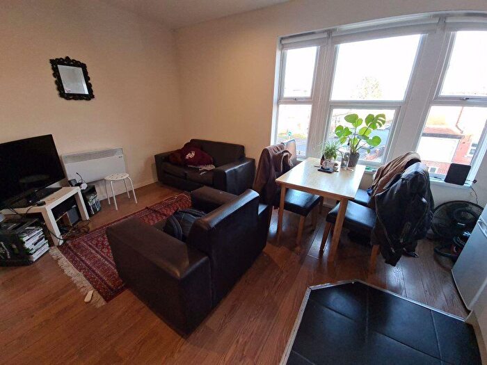 3 Bedroom House To Rent In Headingley Mount, Leeds, LS6