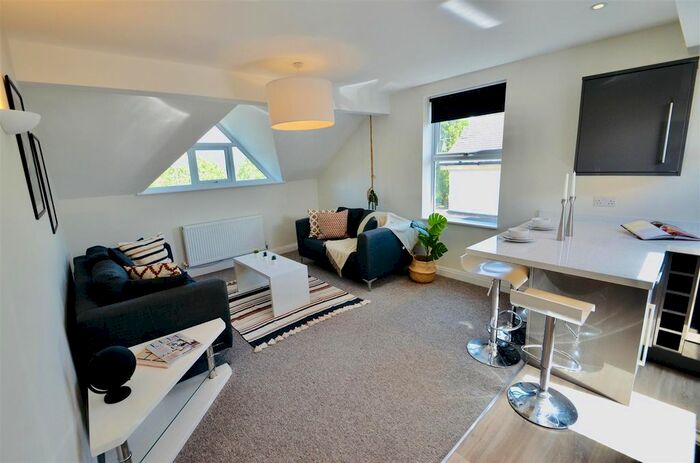 2 Bedroom Flat To Rent In Radcliffe Road, West Bridgford, Nottingham, NG2