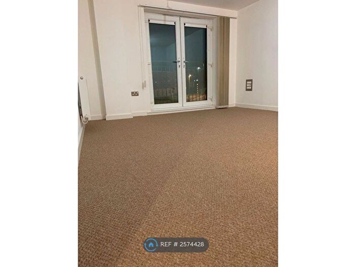2 Bedroom Flat To Rent In Sandhills Avenue, Leicester, LE5