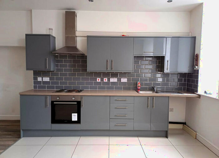 1 Bedroom Apartment To Rent In Roundhay Road, Leeds, West Yorkshire, LS8