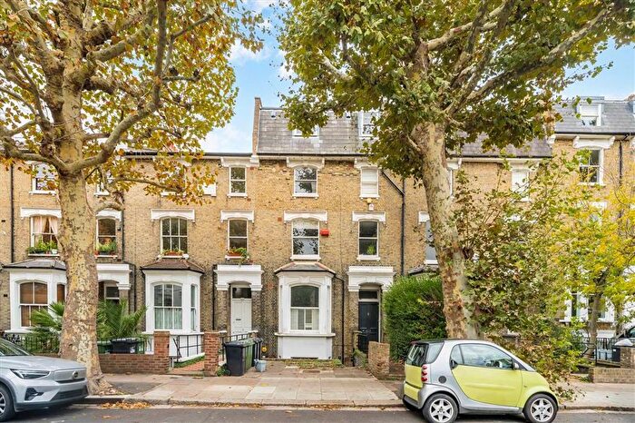 2 Bedroom Flat To Rent In Hammersmith Grove, London, W6