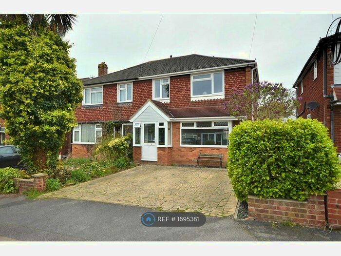 3 Bedroom Semi-Detached House To Rent In Margarita Road, Fareham, PO15