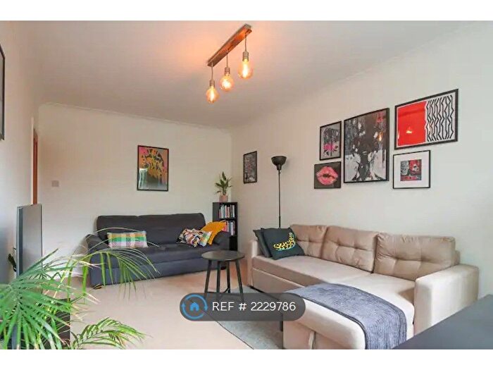2 Bedroom Flat To Rent In Cranford Lodge, London, SW19