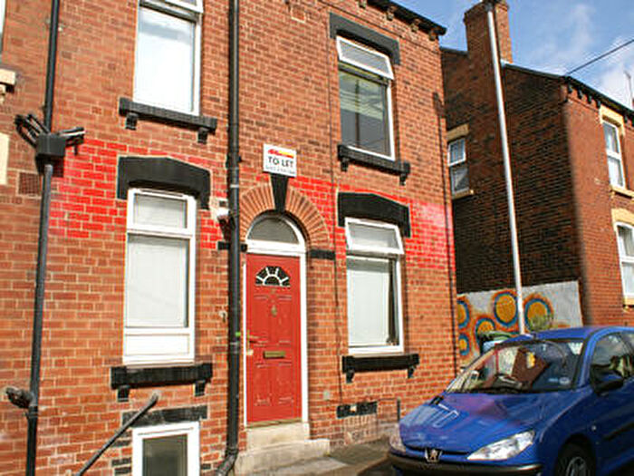 2 Bedroom Terraced House To Rent In Kelsall Grove, Hyde Park, Leeds, LS6