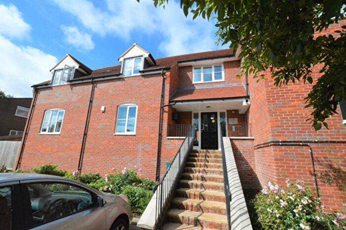 2 Bedroom Flat To Rent In Humbers Hoe, Markyate, AL3