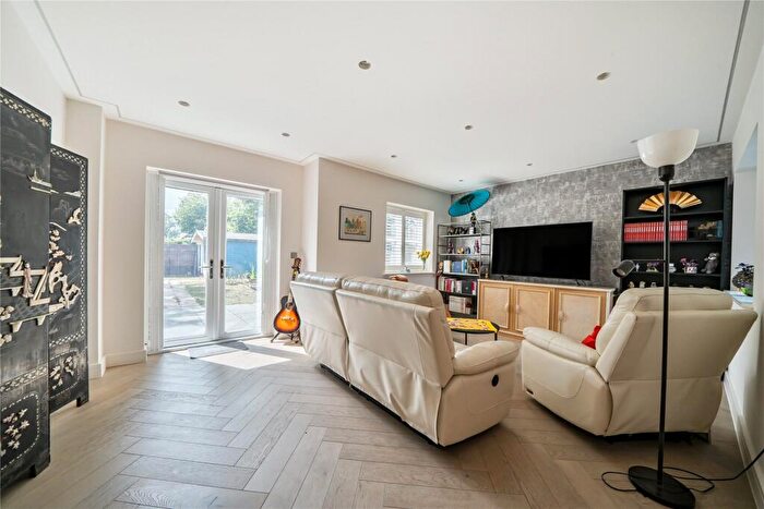 4 Bedroom Detached House For Sale In Simplemarsh Road, Addlestone, Surrey, KT15