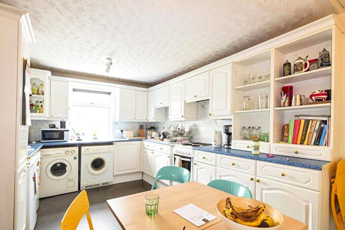 1 Bedroom Flat To Rent In Caldecote Street, Newport Pagnell, Buckinghamshire, MK16