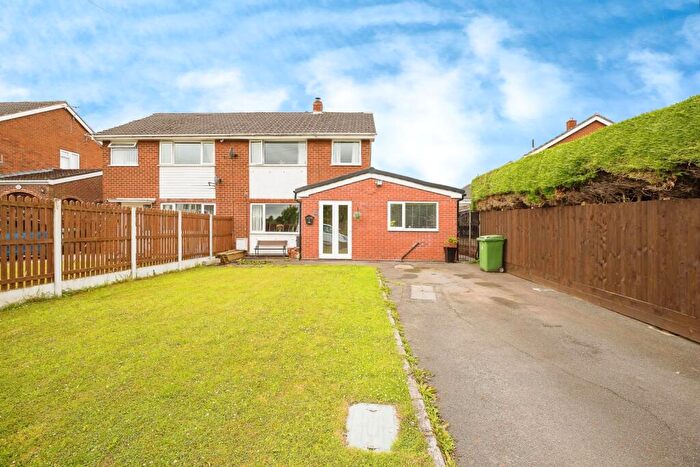3 Bedroom Semi-Detached House For Sale In Maesteg, Penycae, Wrexham, LL14