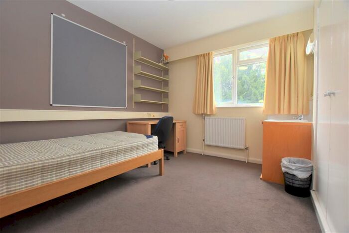 1 Bedroom Private Hall To Rent In Room Martindale Court, RG1