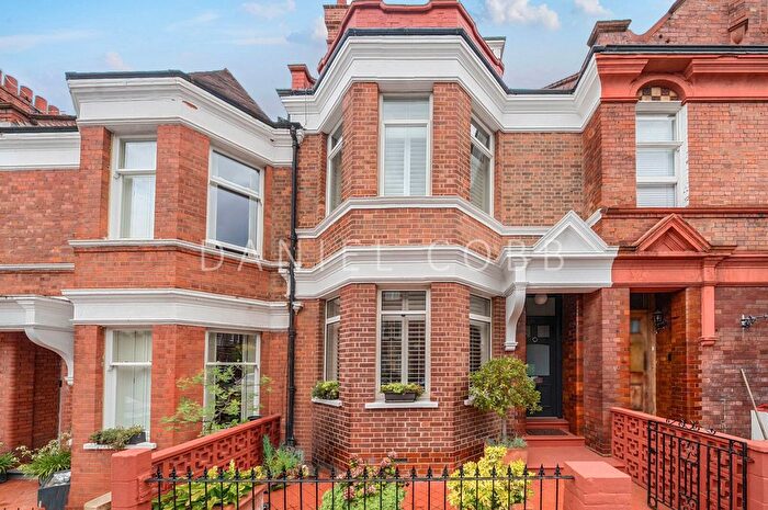 3 Bedroom Terraced House For Sale In Barcombe Avenue, London, SW2