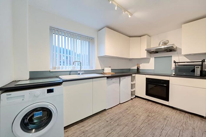 2 Bedroom Apartment To Rent In Epping Close, Reading, RG1