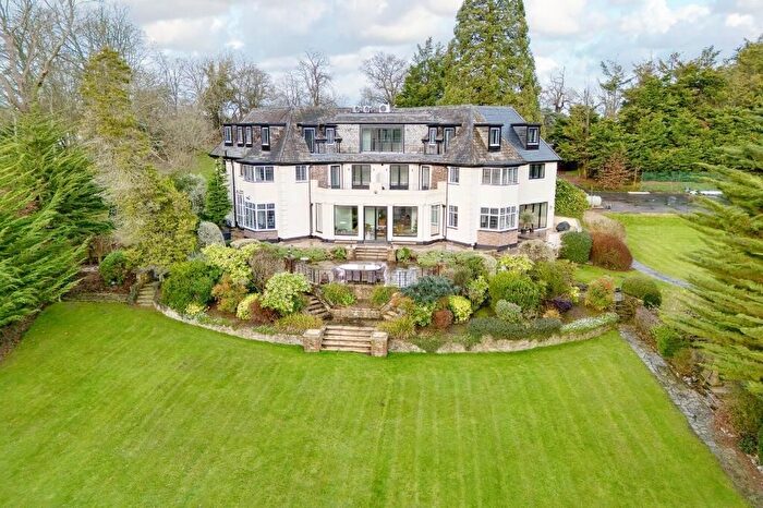 2 Bedroom Flat To Rent In The Ridgeway, Enfield, EN6