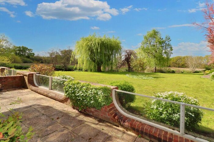 2 Bedroom Flat To Rent In Esher Road, Walton-On-Thames, Surrey, KT12