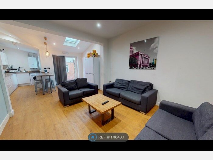 6 Bedroom Semi-Detached House To Rent In Lace Street, Nottingham, NG7