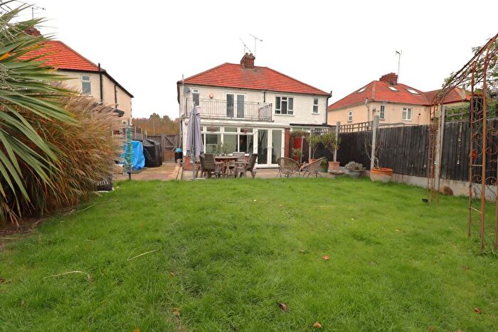 3 Bedroom Semi Detached House For Sale In Arterial Road, Rayleigh, SS6