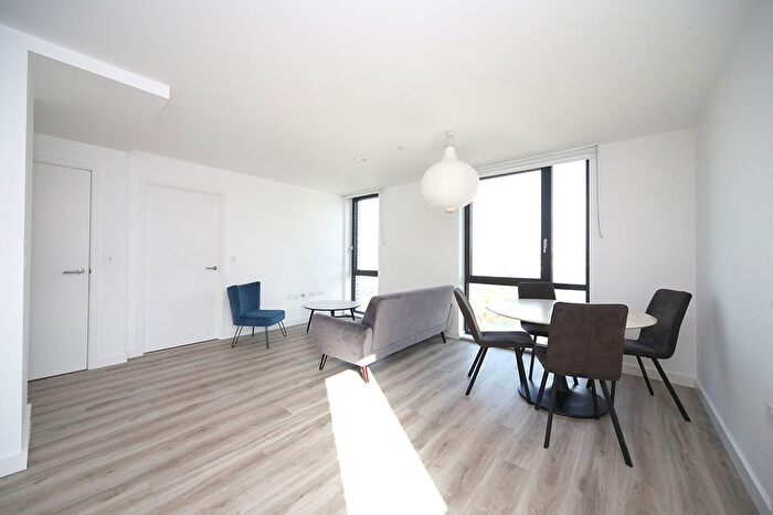 2 Bedroom Flat To Rent In Viva Court, Kimpton Road, Luton, LU2