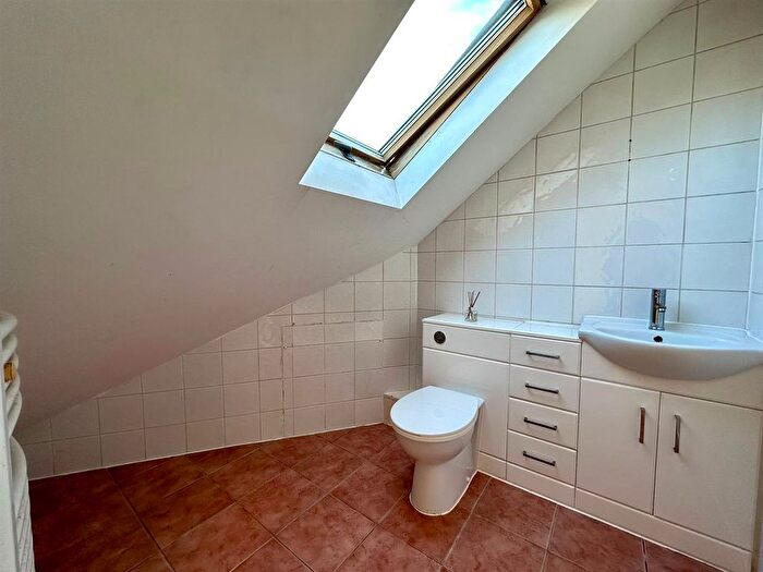 3 Bedroom Flat To Rent In Newick Road, London, E5