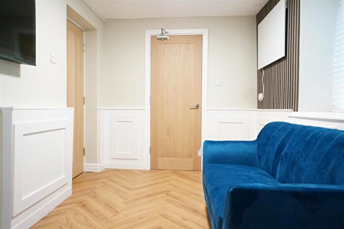 2 Bedroom Apartment To Rent In Holyhead Road, Bangor, LL57
