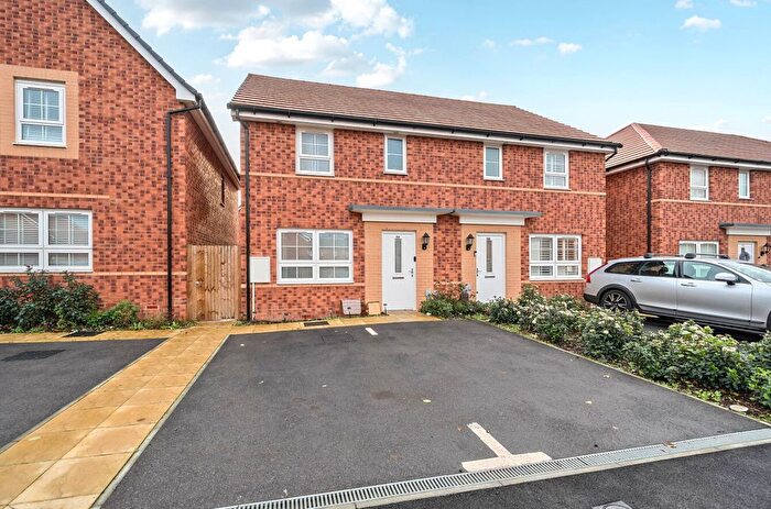 3 Bedroom Semi Detached House For Sale In Chalk Dock Avenue, Havant, Hampshire, PO9