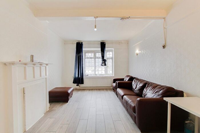 2 Bedroom Flat To Rent In Brighton Road, South Croydon, CR2