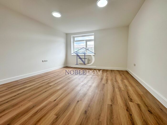 1 Bedroom Flat To Rent In High Street, Hounslow, TW3