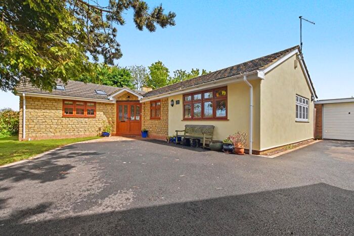 4 Bedroom Detached Bungalow For Sale In Chapel End, Piddington, Northampton, NN7