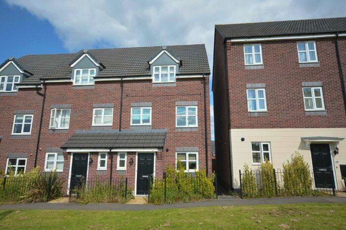 3 Bedroom Town House To Rent In College Green Walk, Mickleover, Derby, DE3