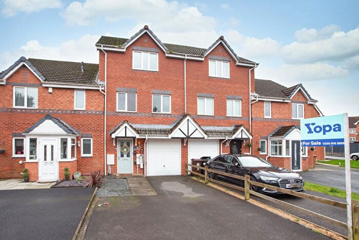 3 Bedroom Town House For Sale In Elterwater Close, Manchester, M24