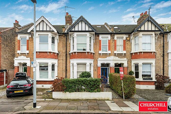 2 Bedroom Flat For Sale In Dover Road, Aldersbrook, E12